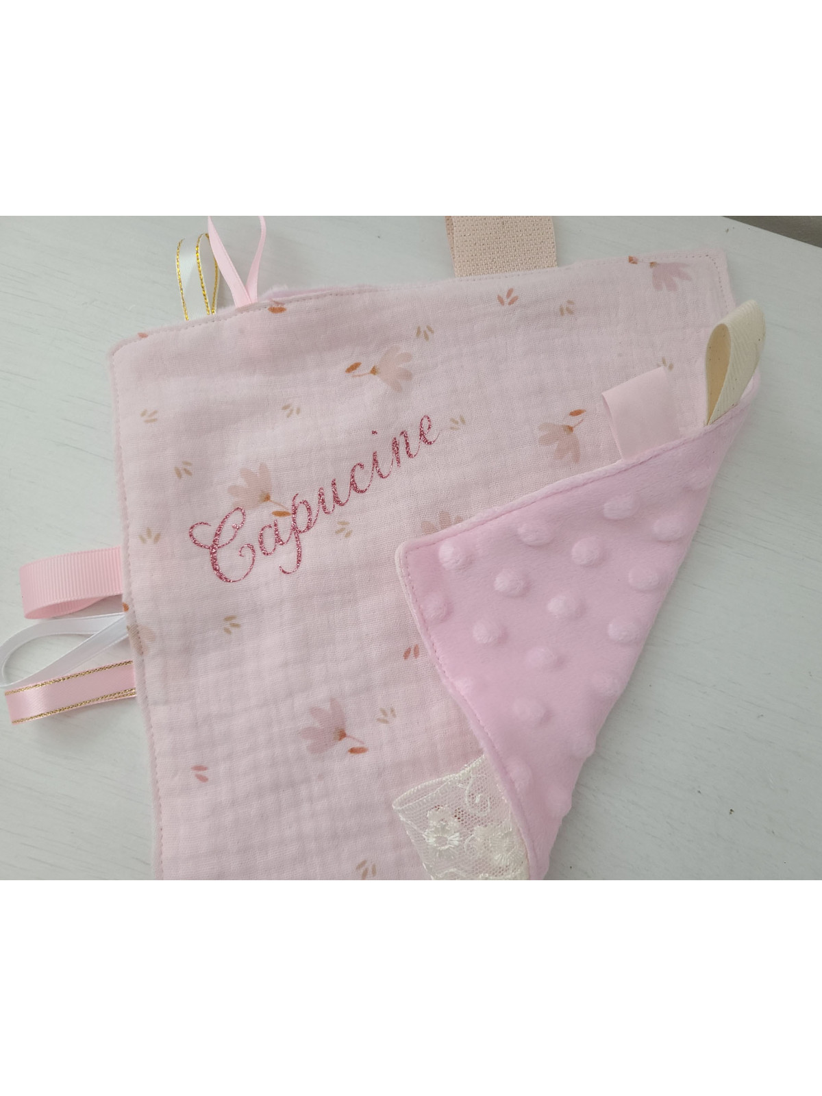 Doudou étiquettes double gaze coton BIO rose fleurie personnalisé tout doux