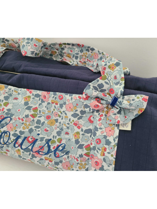 Sac week-end personnalisé en liberty Betsy porcelaine et matelassé marine