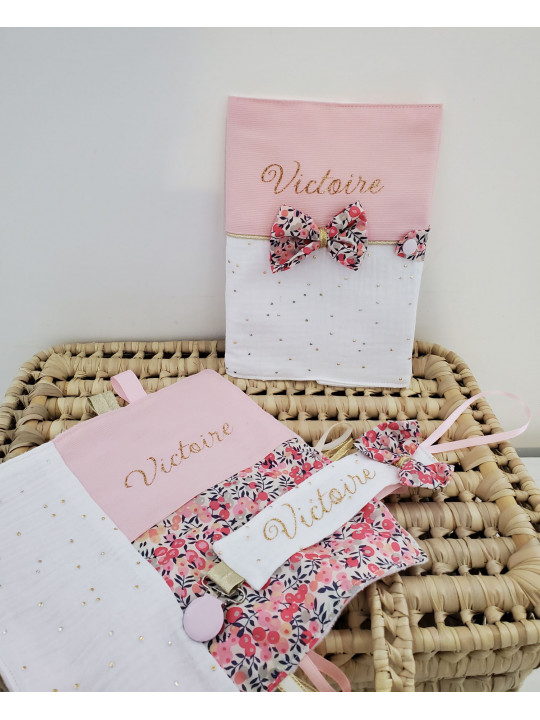 Protège carnet de santé noeud liberty Wiltshire et double gaze personnalisable avec prénom