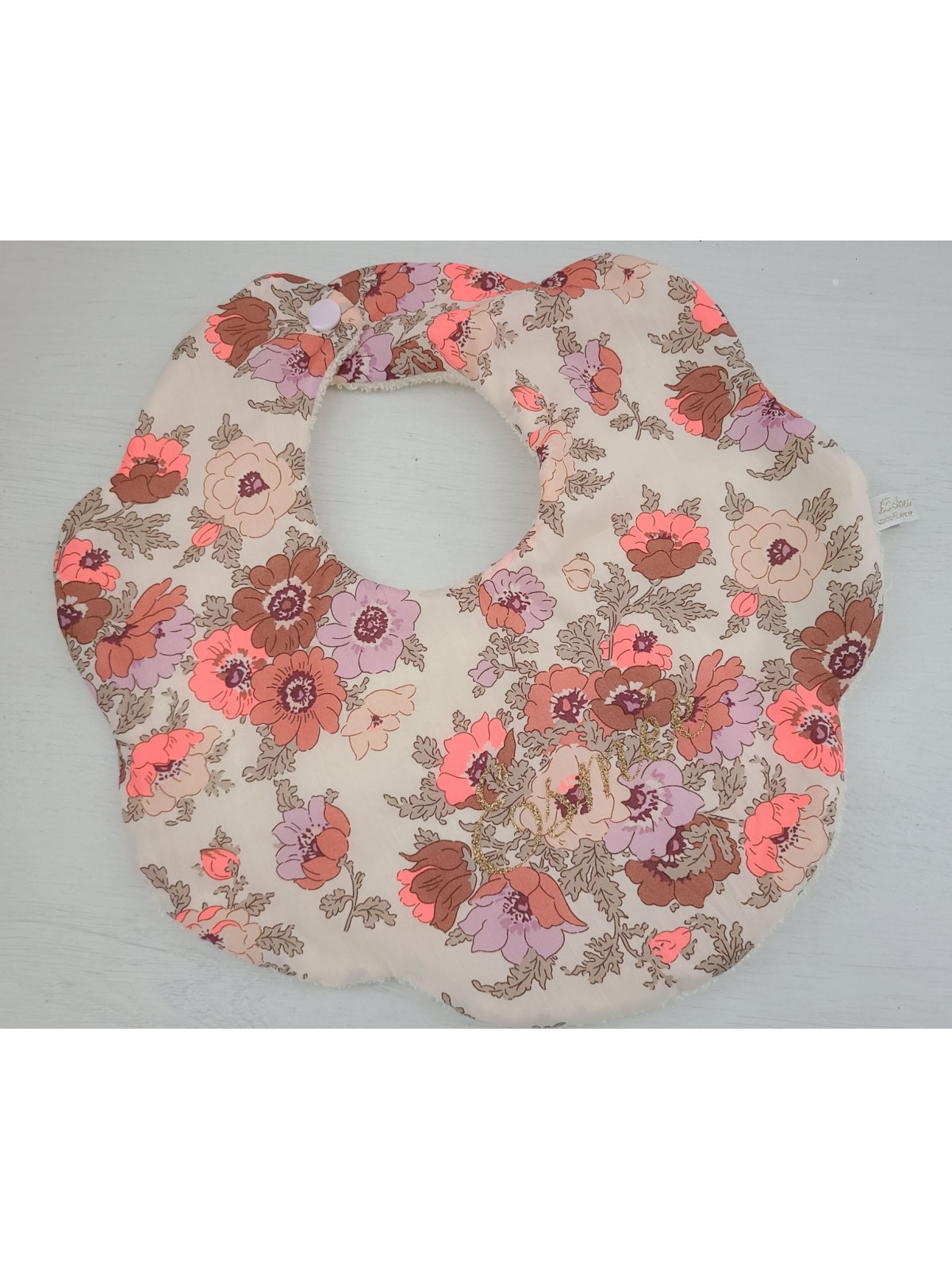 Bavoir fleur personnalisé en liberty Madeleine