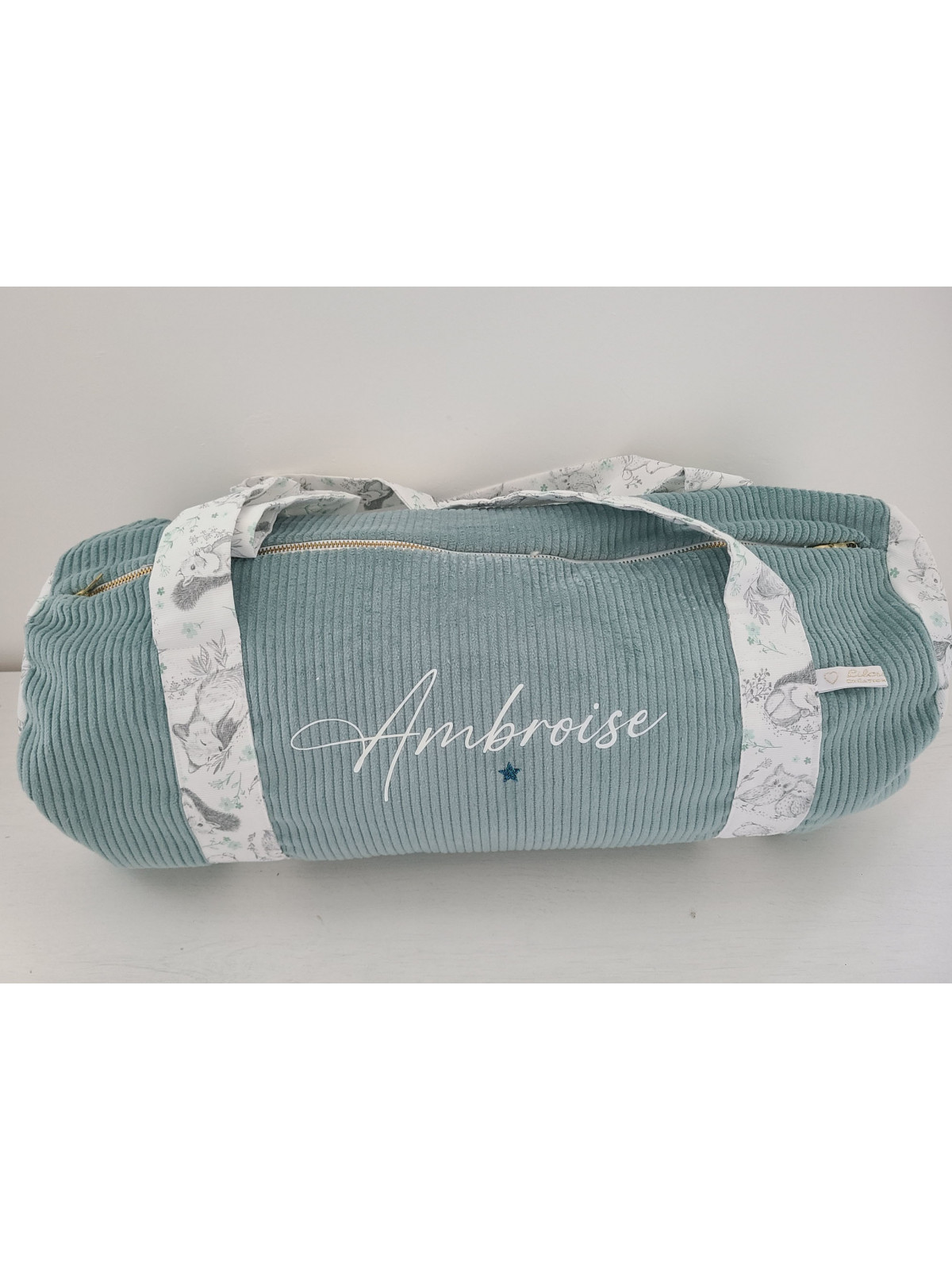 Sac bowling (sac week-end) en velours céladon et petits animaux, personnalisé