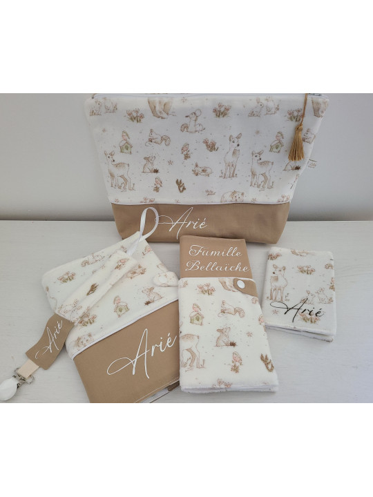 Trousse de toilette personnalisée beige et blanche pour bébé