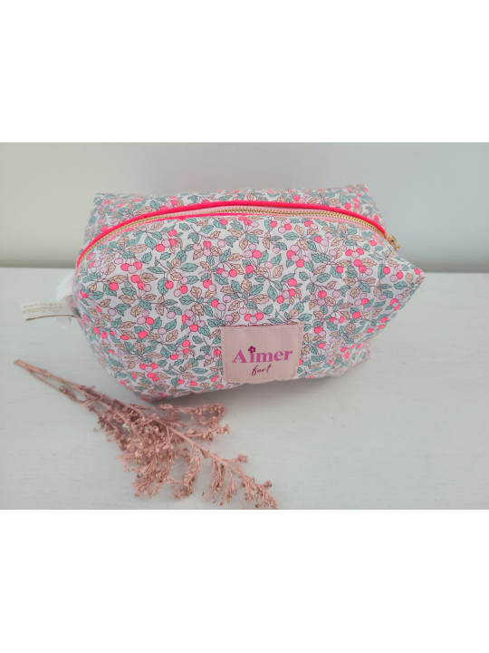 Trousse de toilette "Aimer fort" en liberty Collenn's matelassé