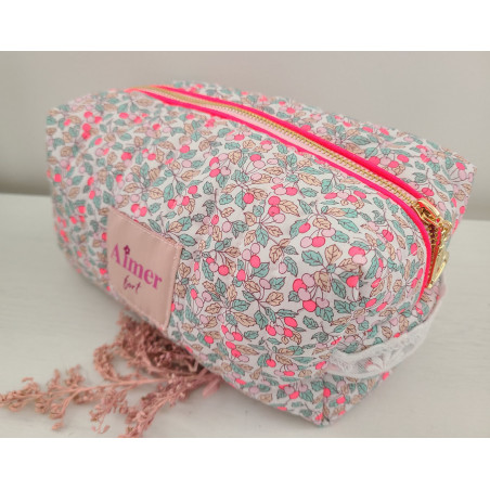 Trousse de toilette "Aimer fort" en liberty Collenn's matelassé