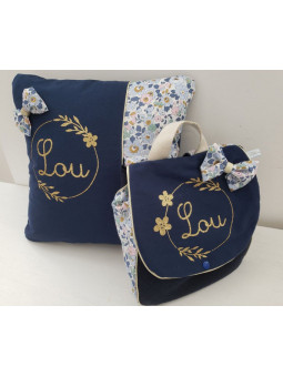 Coussin prénom dans couronne florale 40x40 cm liberty Betsy denim (ou coussin de sieste)