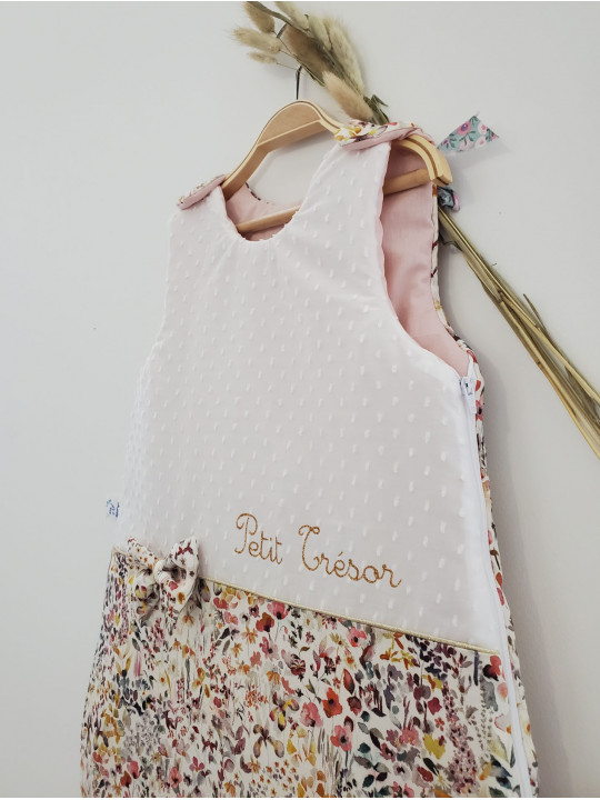 Gigoteuse "Petit Trésor" hiver personnalisée, plumetis et liberty Felda
