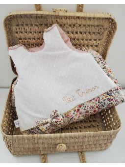 Gigoteuse "Petit Trésor" hiver personnalisée, plumetis et liberty Felda