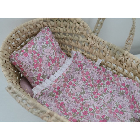 Couffin de poupée en feuilles de palmier et linge en liberty Poppy and Daisy