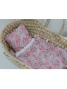 Couffin de poupée en feuilles de palmier et linge en liberty Poppy and Daisy