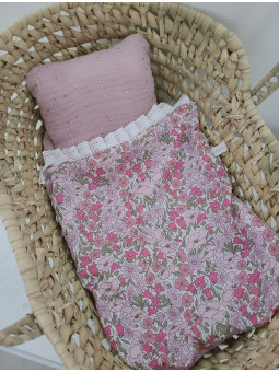 Couffin de poupée en feuilles de palmier et linge en liberty Poppy and Daisy