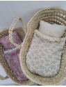 Couffin de poupée en feuilles de palmier et linge en liberty Poppy and Daisy