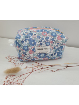 Trousse de toilette/maquillage en liberty Betsy asagao matelassé "Voyage voyage"