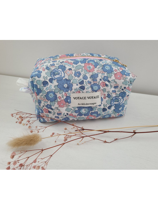 Trousse de toilette/maquillage en liberty Betsy asagao matelassé "Voyage voyage"