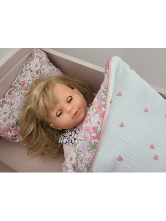 Parure pour lit de poupée en liberty Poppy and Daisy rose pailleté