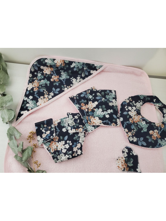 Parure poupée : cape de bain, bavoir, lingettes et couche pour poupon liberty Josephine