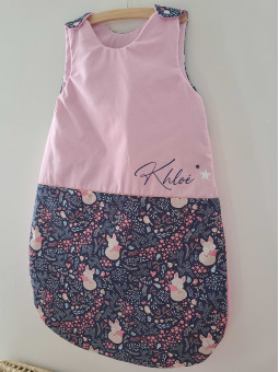 Gigoteuse 0-6 mois personnalisée thème renards en rose et marine