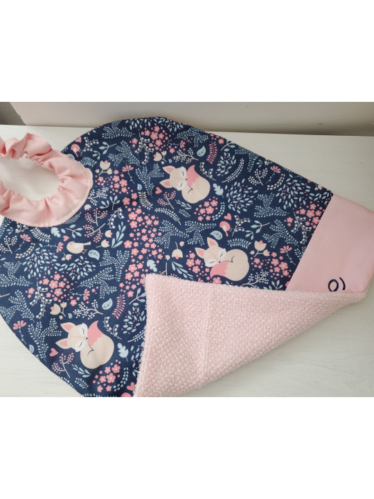 Grande serviette élastiquée petits renards en marine et rose pour maternelle