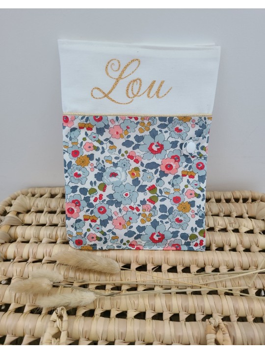 Protège livret de famille en liberty Betsy porcelaine et broderie anglaise (cadeau mariage ...)