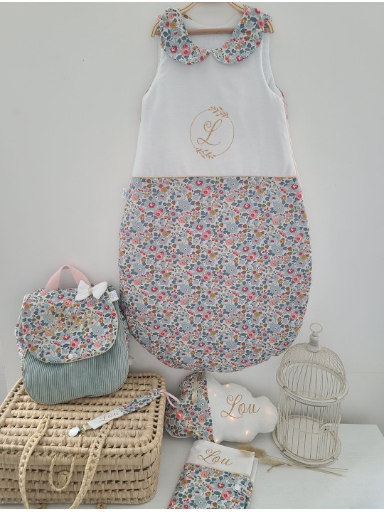 Protège livret de famille en liberty Betsy porcelaine et broderie anglaise (cadeau mariage ...)