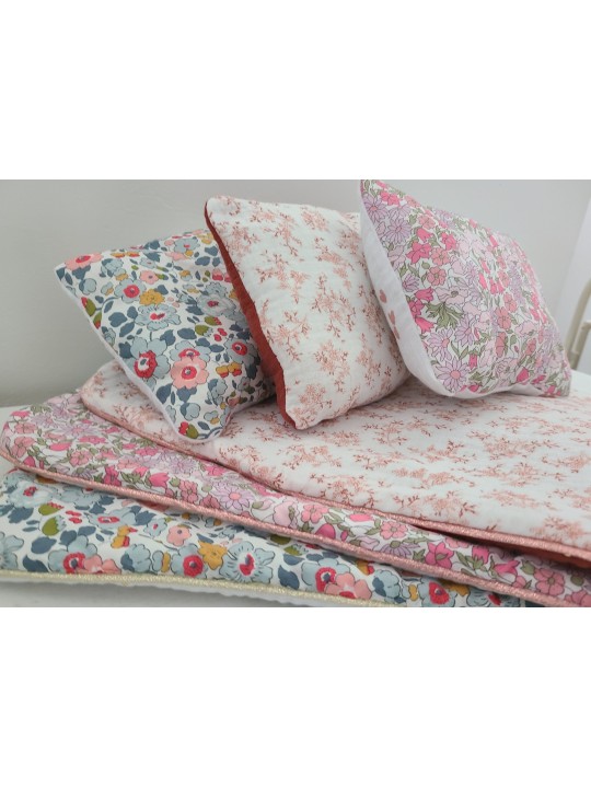 Parure pour lit de poupée en liberty Betsy porcelaine