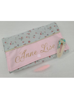 Pochette range barrettes et chouchous en vichy fleuri personnalisable