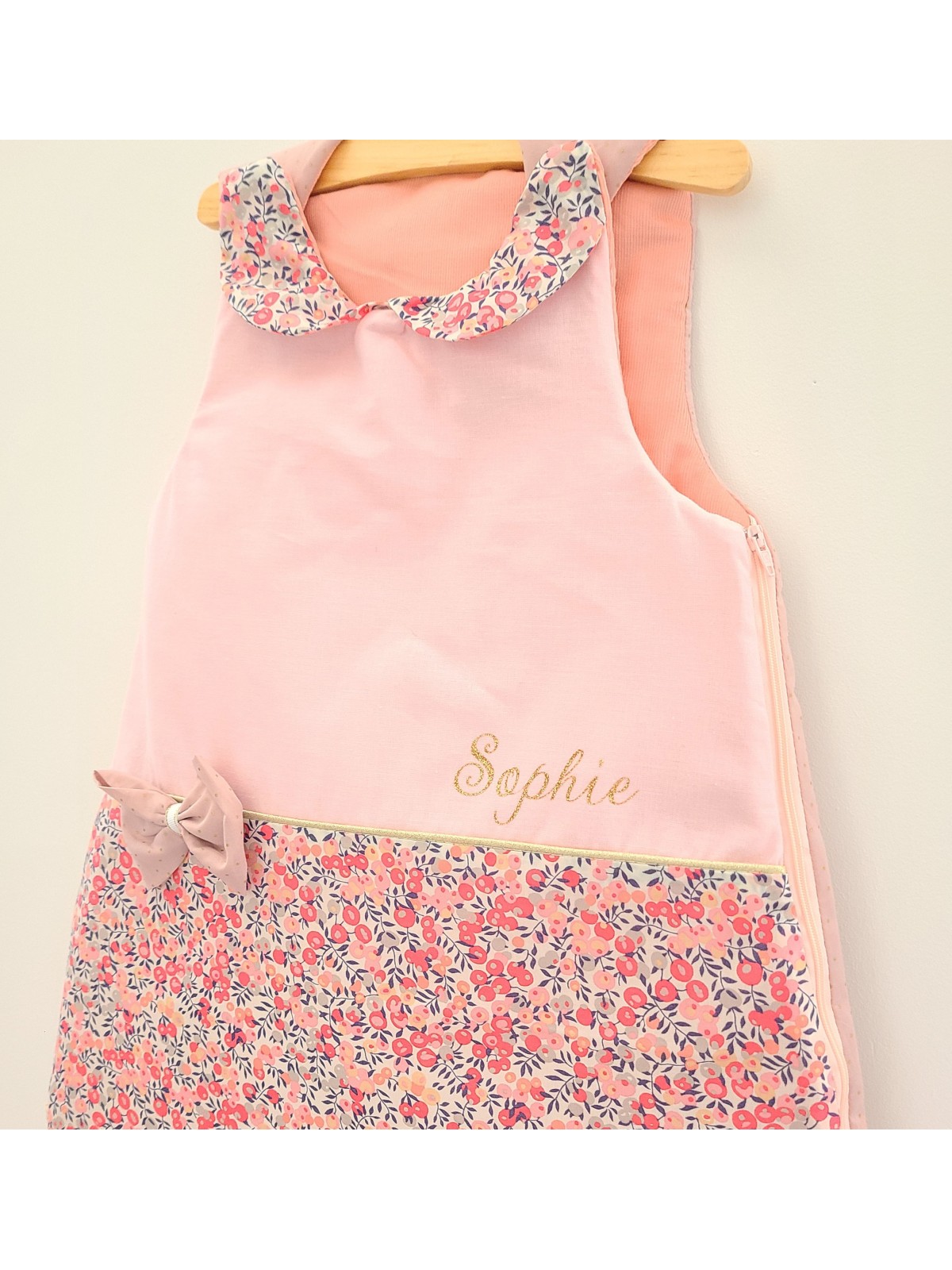 Gigoteuse personnalisée, liberty Wiltshire pois de senteur et col claudine