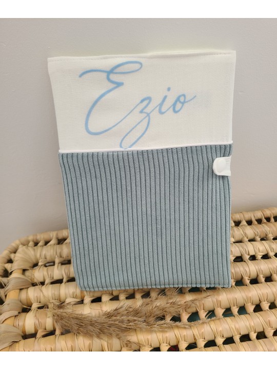 Protège-carnet de sante personnalisé velours vert céladon (cadeau naissance ...)