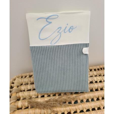 Protège-carnet de sante personnalisé velours vert céladon (cadeau naissance ...)