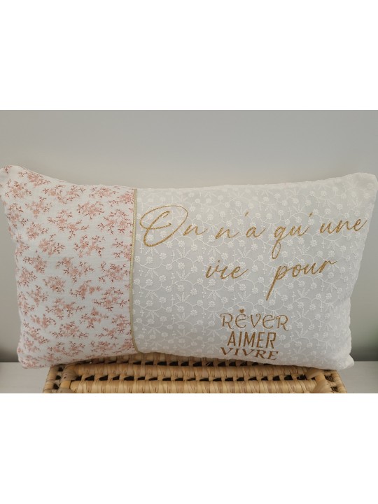 Coussin 30x50 à message double gaze et broderie anglaise