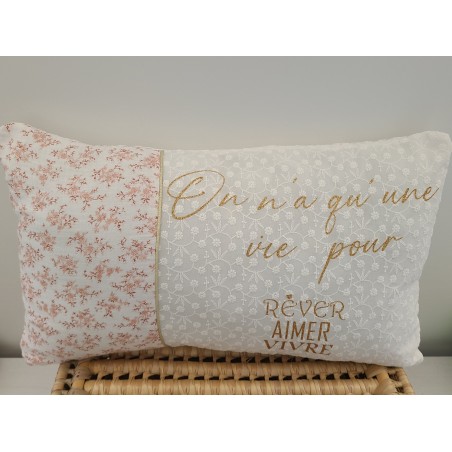 Coussin 30x50 à message double gaze et broderie anglaise