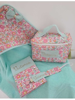 Protège carnet de santé liberty Betsy cupcake / double gaze personnalisable avec prénom
