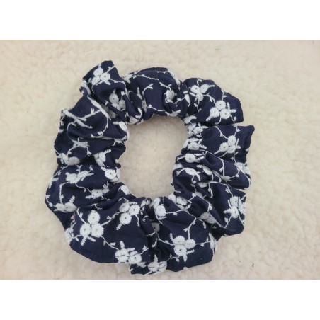 Chouchou broderie anglaise marine et blanche