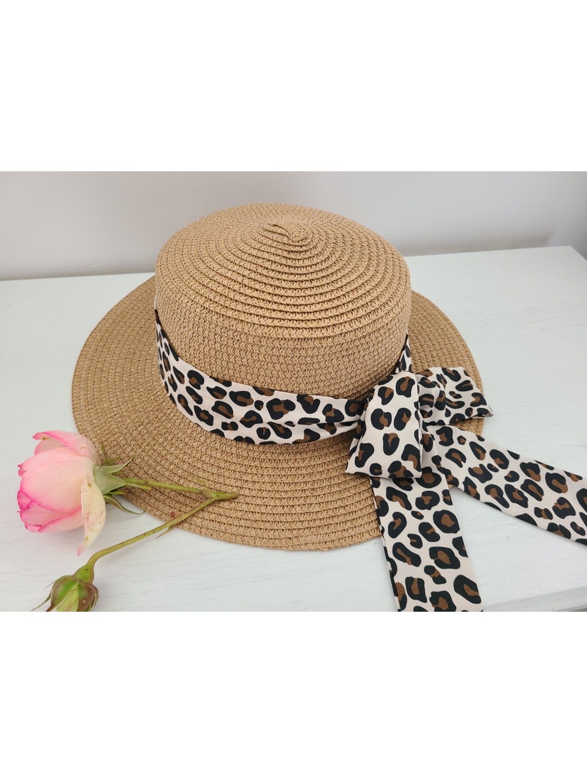 Chapeau de paille dame et noeud léopard