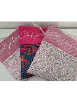 Pochette livre en velours et liberty wiltshire fluo