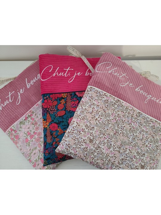 Pochette livre en velours et liberty wiltshire fluo