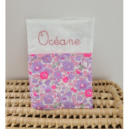 Protège carnet de santé liberty Betsy fluo et broderie anglaise