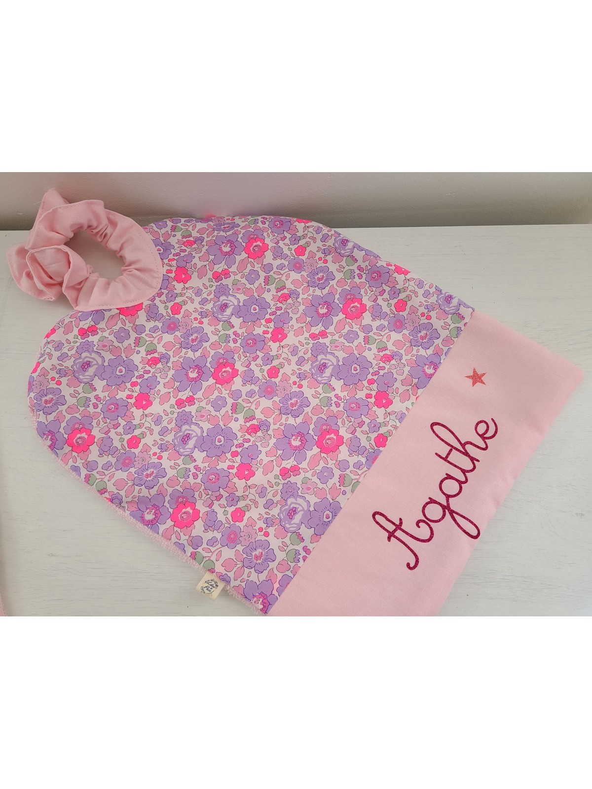 Grande serviette élastiquée liberty Betsy neon pour maternelle ou tissus au choix