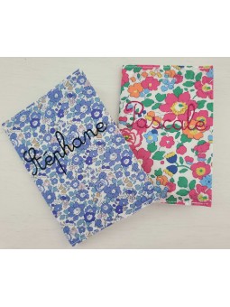 Protège passeport en liberty Betsy personnalisé