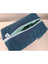 Trousse de toilette personnalisée en velours matelassé bleu canard avec ballon de foot réservée