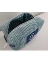 Trousse de toilette personnalisée en velours matelassé bleu canard avec ballon de foot réservée