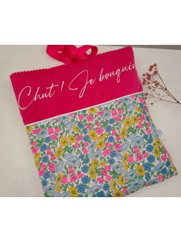 Pochette livre en velours framboise et liberty fluo