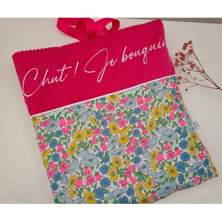 Pochette livre en velours framboise et liberty fluo