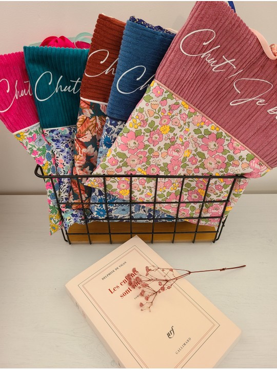 Pochette livre en velours vieux rose et liberty betsy