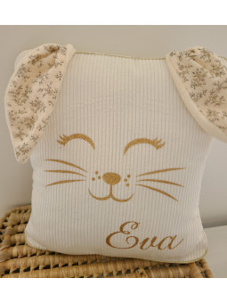 Coussin petit lapin en velours et double gaze fleurie personnalisé