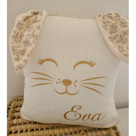 Coussin petit lapin en velours et double gaze fleurie personnalisé