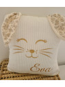 Coussin petit lapin en velours et double gaze fleurie personnalisé