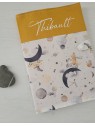 Protège carnet de santé petits animaux dans la lune personnalisable avec prénom