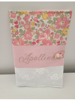 Protège carnet de santé romantique liberty Betsy, broderie anglaise et double gaze personnalisable