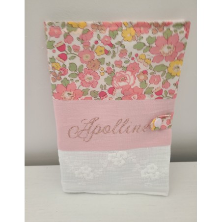 Protège carnet de santé romantique liberty Betsy, broderie anglaise et double gaze personnalisable