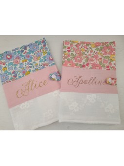 Protège carnet de santé romantique liberty Betsy, broderie anglaise et double gaze personnalisable